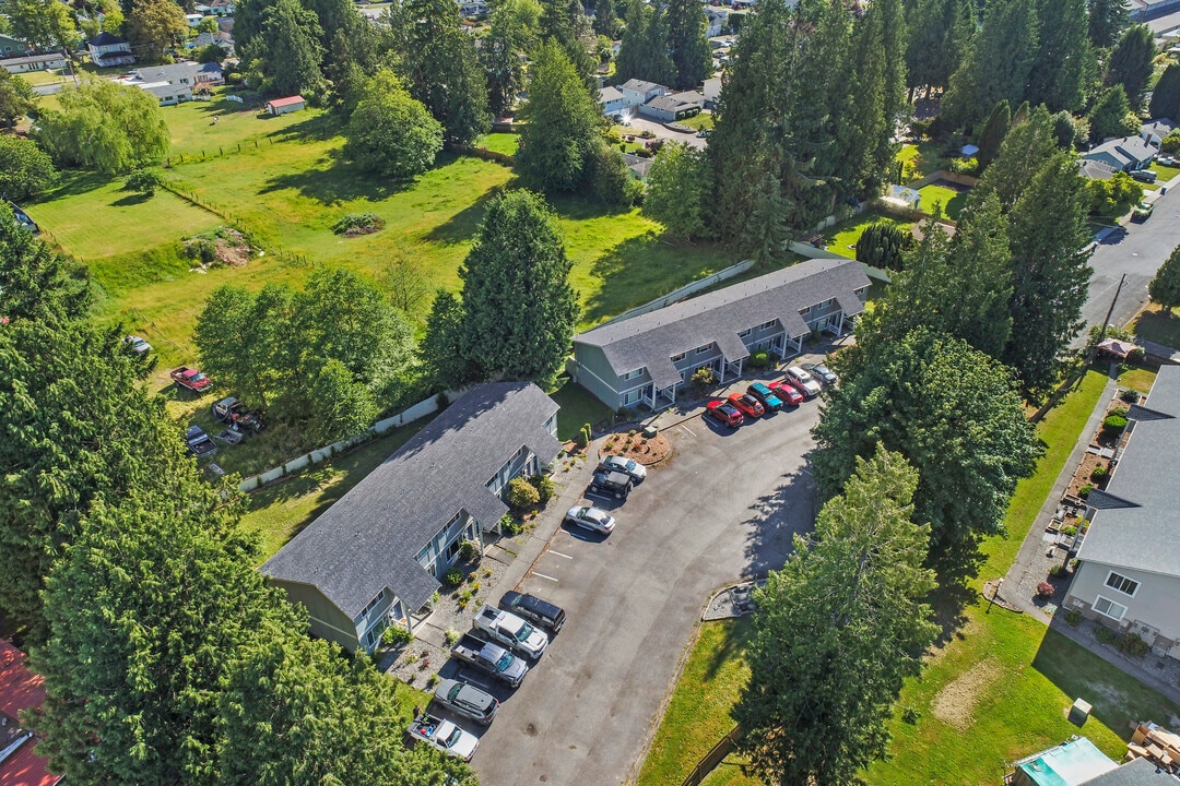 Cedars Apartments & Daffodil Court Townhomes in Sedro Woolley, WA - Foto de edificio