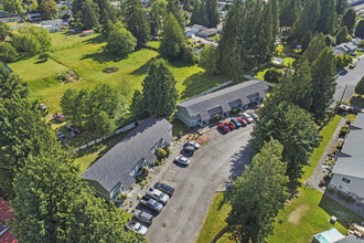 Cedars Apartments and Daffodil Court Townhome in Sedro Woolley, WA - Foto de edificio - Building Photo