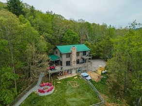 36 Randall Dr in Fairview, NC - Building Photo - Building Photo