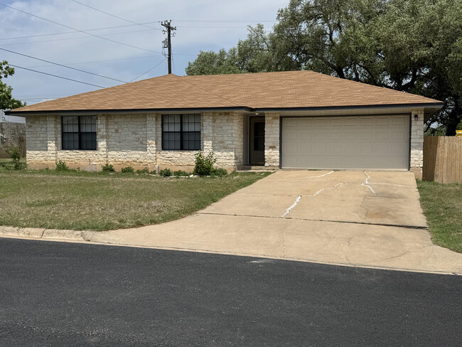 property at 902 Woodview Dr