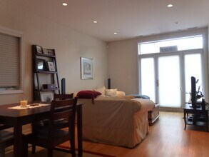 421 W Armitage Ave in Chicago, IL - Building Photo - Building Photo