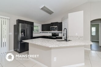 10612 Cedar Forest Cir in Clermont, FL - Building Photo - Building Photo