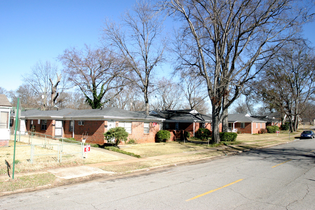 Oakwood Apartments in Birmingham, AL - Foto de edificio