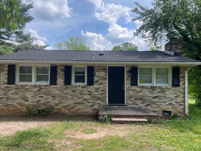 property at 1652 Sanford Dr