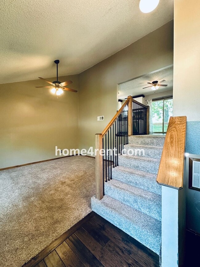 1333 Linden Rd in Liberty, MO - Foto de edificio - Building Photo