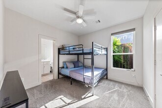 2210 Lou Ellen Ln in Houston, TX - Building Photo - Building Photo