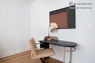 160 E 48th St in New York, NY - Foto de edificio - Building Photo