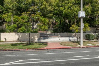 6455 La Jolla Blvd in La Jolla, CA - Building Photo - Building Photo