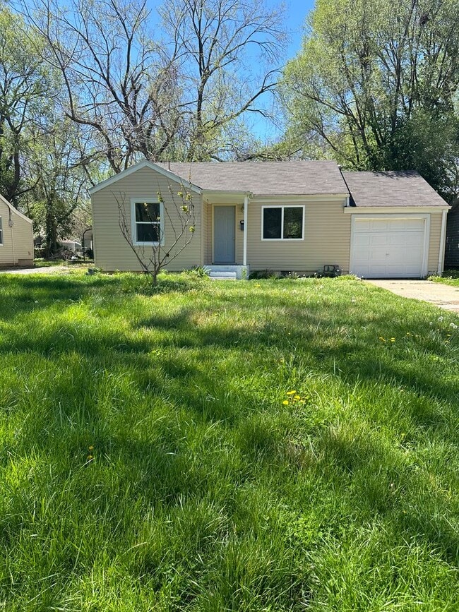 property at 707 S Warren Ave