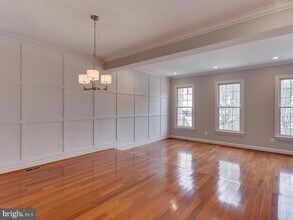 9421 Van Arsdale Dr in Vienna, VA - Foto de edificio - Building Photo
