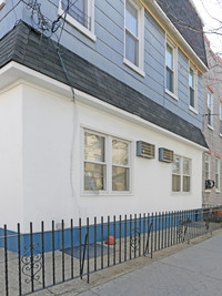 6801 Forest Ave in Ridgewood, NY - Building Photo - Building Photo