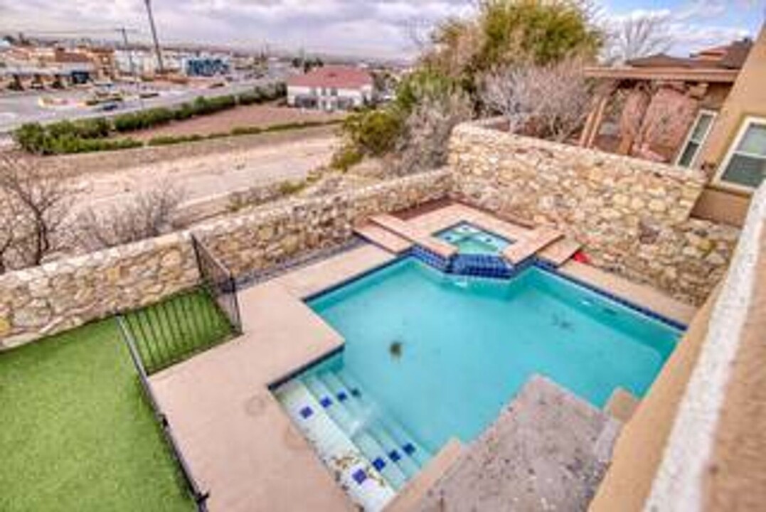 1612 Villa Del Sol St in El Paso, TX - Building Photo