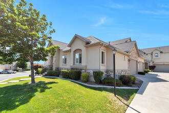 1573 Wyngate Park Dr in South Jordan, UT - Building Photo - Building Photo