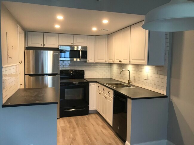 614 NW 13th St-Unit -11 in Boca Raton, FL - Building Photo - Building Photo