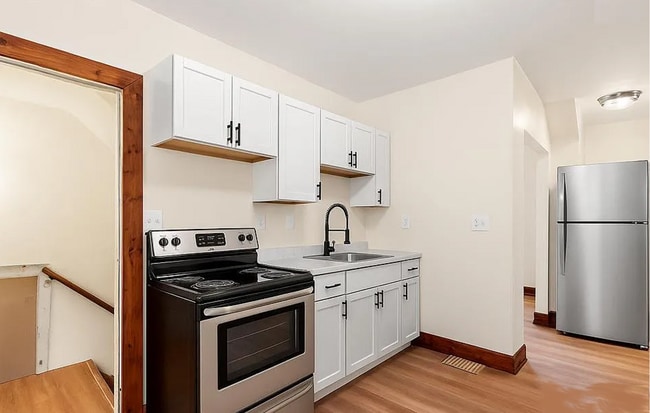 2084 Queen City Ave in Cincinnati, OH - Building Photo - Building Photo