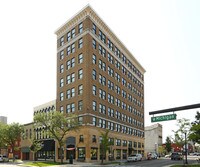 Primary Photo - Elaine Apartments in Jackson, Michigan