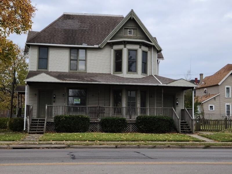 909 S Limestone St in Springfield, OH - Building Photo