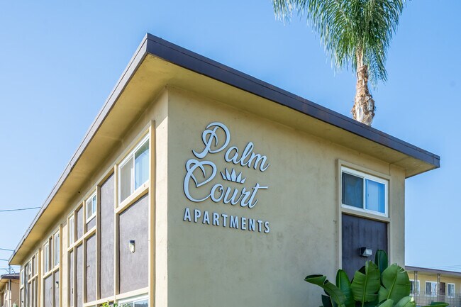 Palm Court Apartments in Buena Park, CA - Foto de edificio - Building Photo