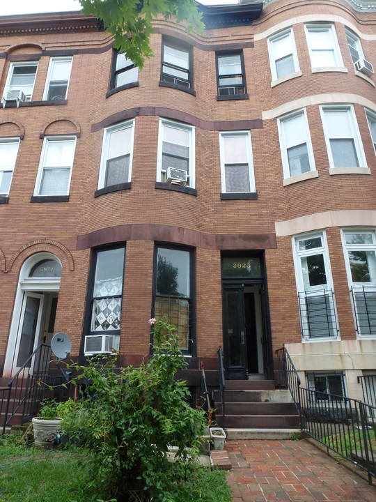 2925 Saint Paul St in Baltimore, MD - Building Photo