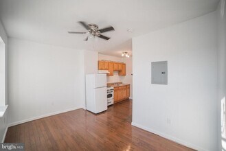 525 E Snyder Ave in Philadelphia, PA - Building Photo - Building Photo