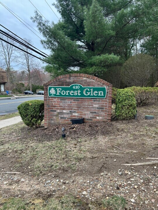 410 Emmett St in Bristol, CT - Building Photo