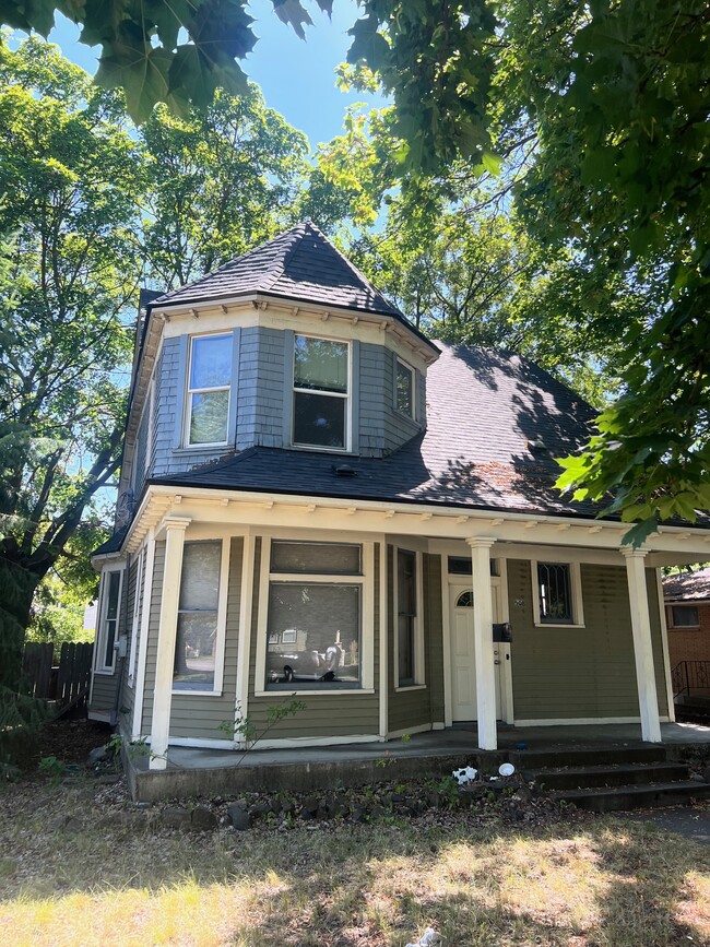 508 E Indiana Ave in Spokane, WA - Foto de edificio - Building Photo