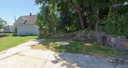 1015 Spring Ave NE in Canton, OH - Building Photo - Building Photo