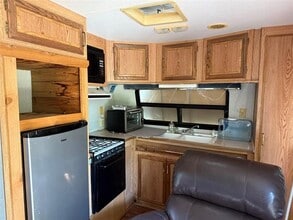 1046 E Owings St in Denison, TX - Building Photo - Building Photo