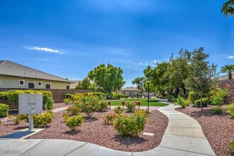 10848 Meadow Garden Ct in Las Vegas, NV - Foto de edificio - Building Photo