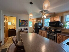 58 Maple St, Unit 58 Maple St. in Burlington, VT - Building Photo - Building Photo