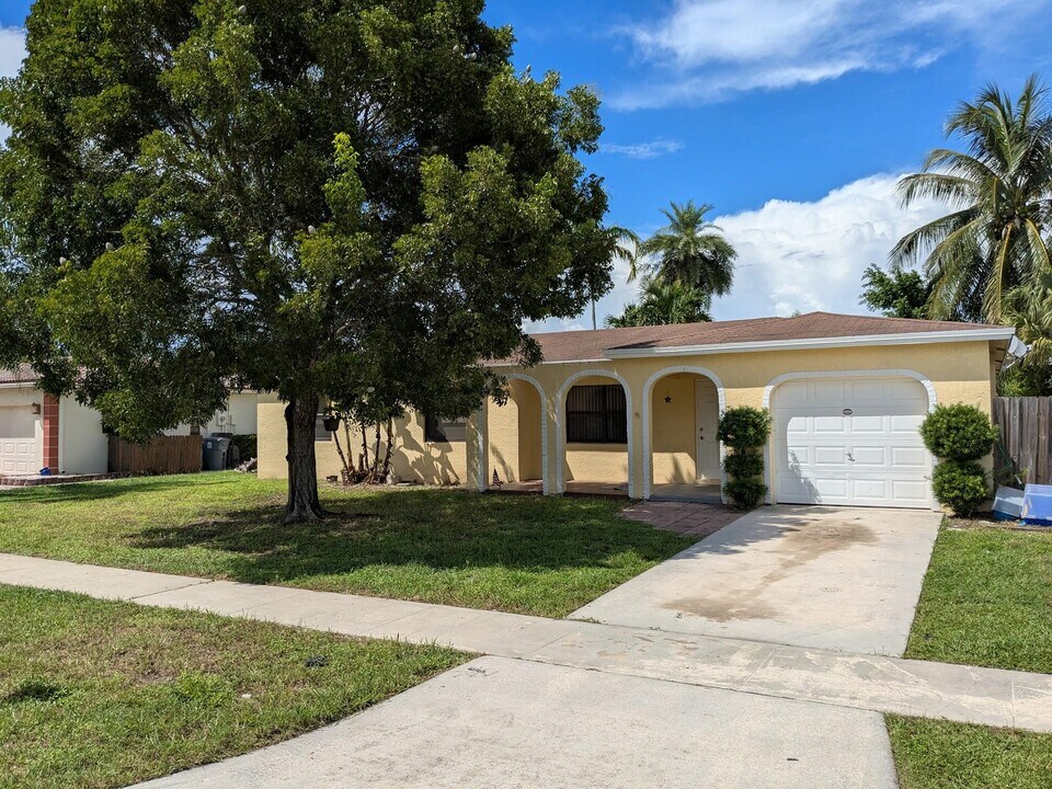 10927 Gantry St in Boca Raton, FL - Building Photo