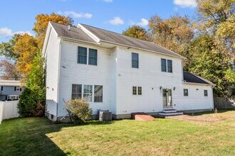 240 Highland Ave in Stratford, CT - Building Photo - Building Photo