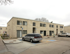 Mountain Towers and  Elliot Cottages in Denver, CO - Building Photo - Building Photo