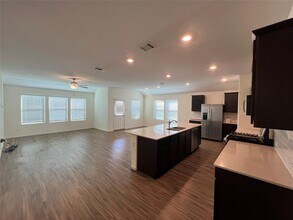 102 Wolseley Dr in Hutto, TX - Building Photo - Building Photo