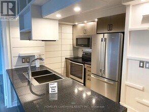 509 Beecroft Rd in Toronto, ON - Building Photo - Building Photo