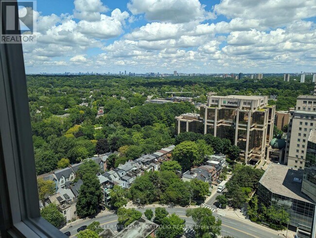 8 Park Rd in Toronto, ON - Building Photo - Building Photo