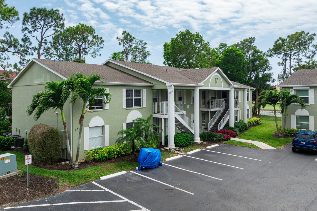 The Verandas at Quail Run in Naples, FL - Foto de edificio