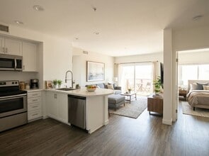 3400 Cahuenga Blvd Los Angeles, CA 90068 in Los Angeles, CA - Building Photo - Building Photo