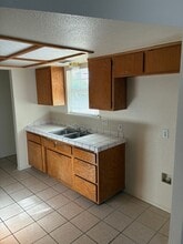 690 Kimball St in Hanford, CA - Building Photo - Building Photo