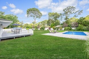 6 Rolling Hill Rd in Hampton Bays, NY - Building Photo