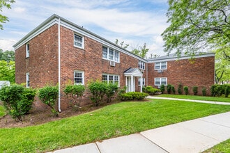Metuchen Manor in Metuchen, NJ - Building Photo - Building Photo
