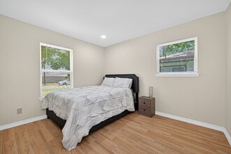 2418 Ferguson Way in Houston, TX - Building Photo - Building Photo