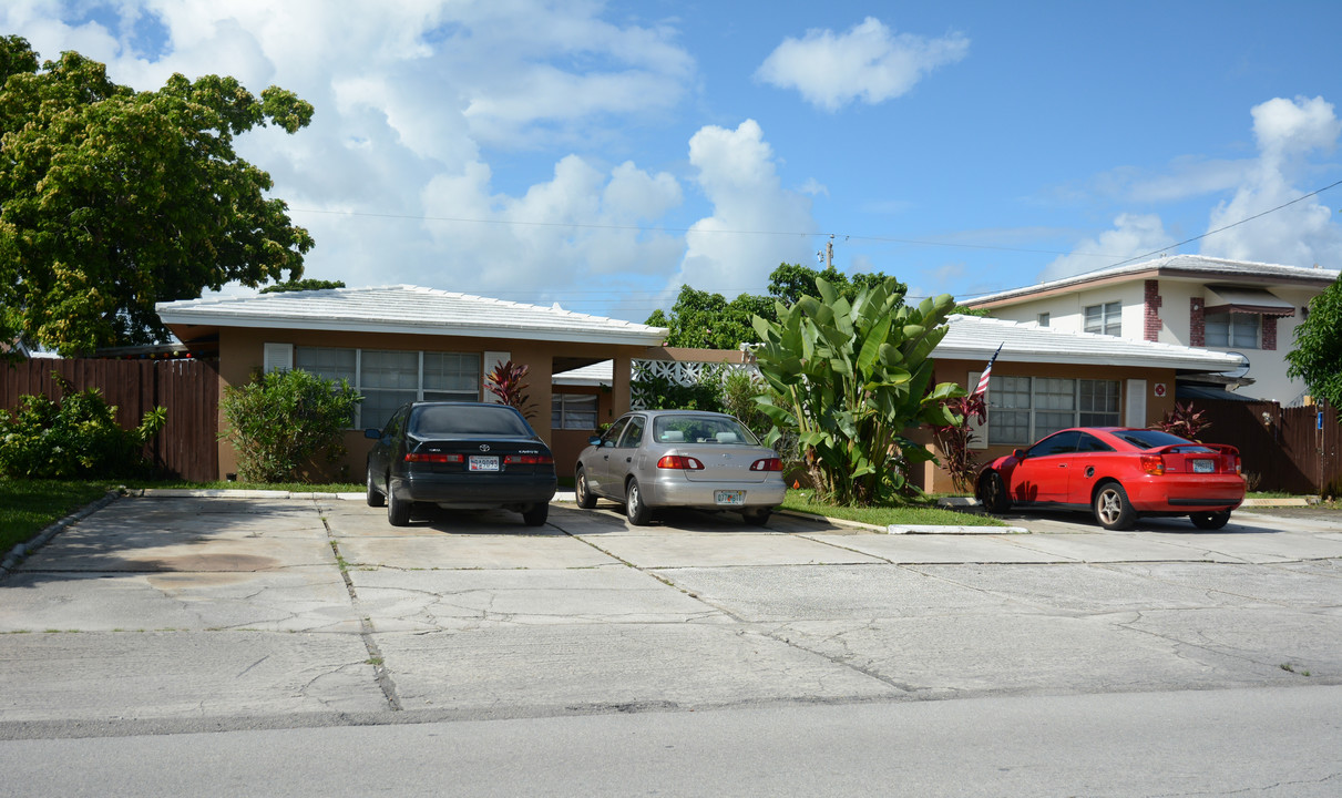 1711 NE 56th St in Fort Lauderdale, FL - Foto de edificio