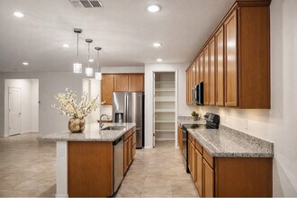 10040 E Tiburon Ave in Mesa, AZ - Foto de edificio - Building Photo