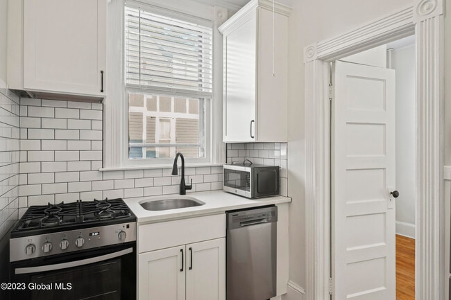 101 Union Ave-Unit -4 in Saratoga Springs, NY - Building Photo - Building Photo