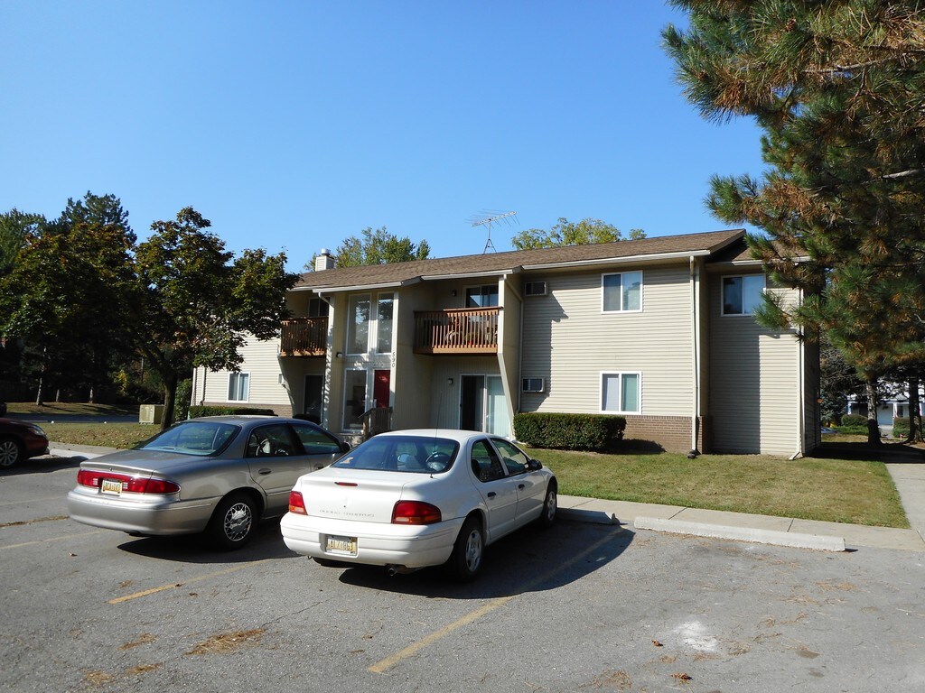 Auction Plaza Towers Apartments, Almont, MI Almont, MI Apartments