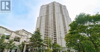 35 Kingsbridge Garden Cir in Mississauga, ON - Building Photo