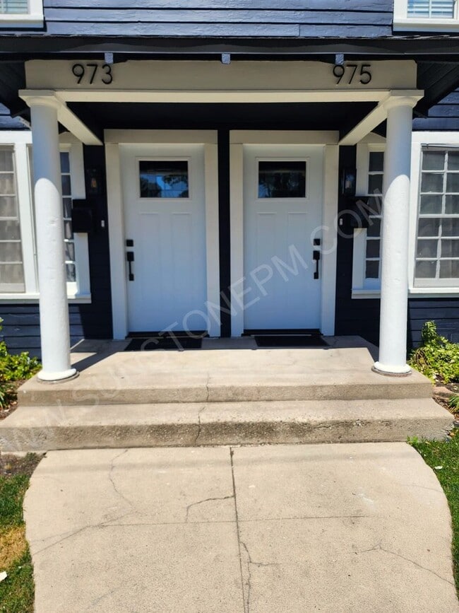 975 N Eleanor St in Pomona, CA - Building Photo - Building Photo