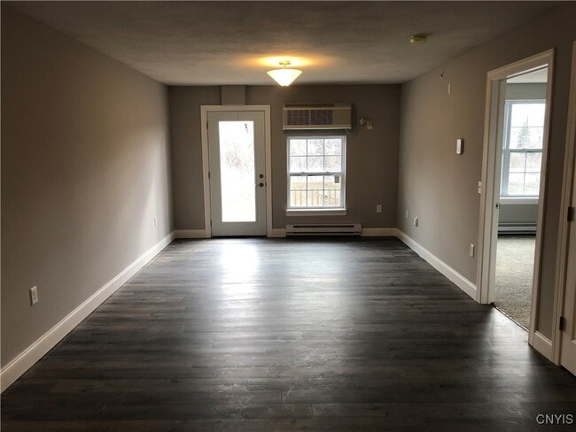 1219 Tulip St in Liverpool, NY - Building Photo - Building Photo