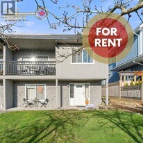 226 20th St E in North Vancouver, BC - Building Photo